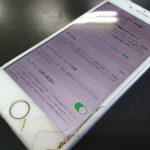 バッテリーが消耗し、画面も割れたiPhone